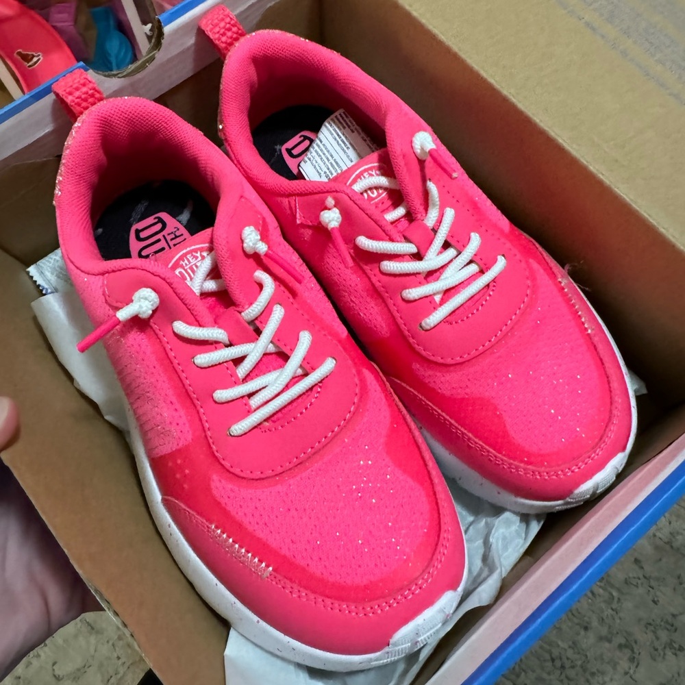 Girl Hey Dudes nwt